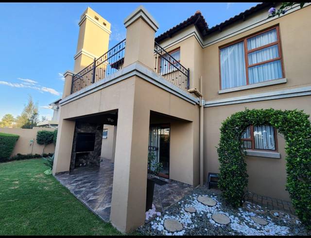 3 BEDROOM TOWNHOUSE FOR SALE IN VANDERBIJLPARK SE 8
